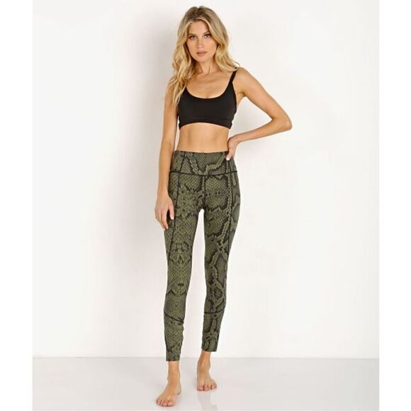 Varley Bedford Legging Tight Olive Green Snake Print 7/8 Length Women’s Size XS - Picture 1 of 10